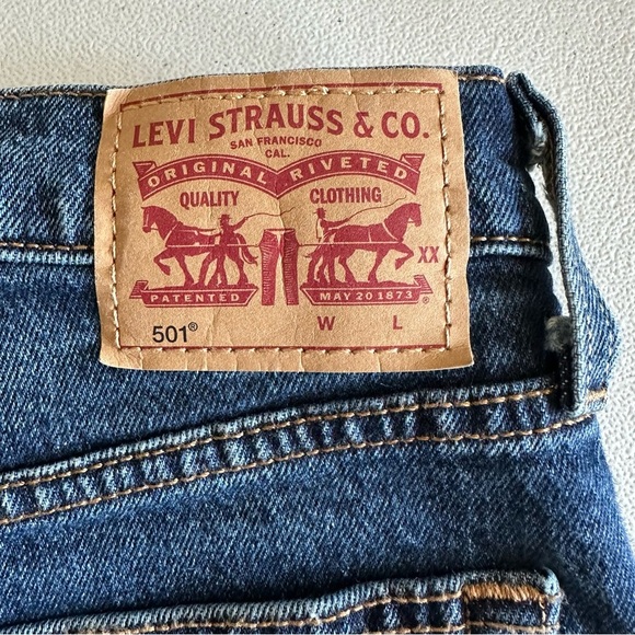 Levi’s women’s denim jean shorts - Picture 4 of 9